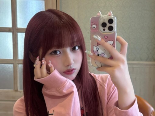 辻希美の長女・希空、ピンク髪の最新ヘアショットを披露！ 「髪の毛も服もスマホも爪も全部ピンク」