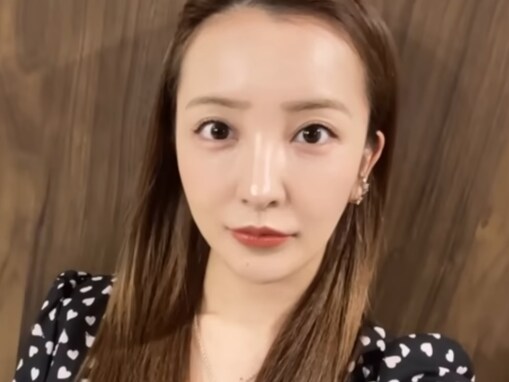 「美男美女夫婦」板野友美、実家大公開！ 「ママに見えない」「けけ痩せました？イケメン度増してる」