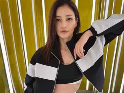 「色っぽい」黒木メイサ、美腹筋際立つ姿を披露「美肌がーーー強烈すぎてまぶしい」「オシャレすぎて」