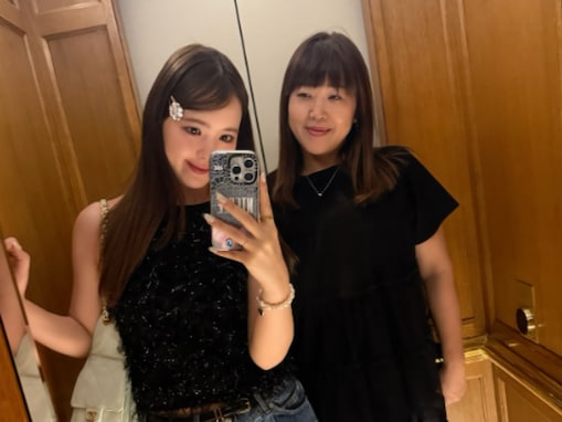 「姉妹みたいだね」藤田ニコル、母とのフランス旅行を満喫！ 「親孝行」「2人ともかわいい」