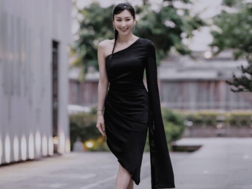 「モデル級の美しさ」浅田舞、肩出し＆美脚見せのドレス姿を披露！ 「素晴らしいスタイル」