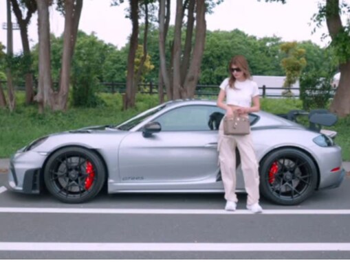 マギー、2000万円超えのポルシェ納車！ 「走り好きには堪らない車」「かっこよすぎ！めっちゃお似合い」