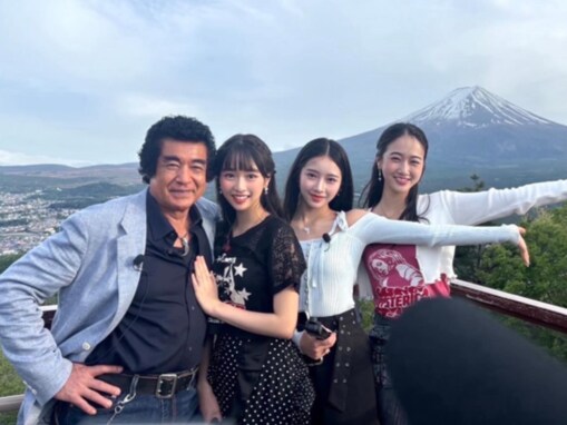 「幸せいっぱい」藤岡弘、美人娘らとの集合ショットに反響「幸せな感じが溢れる表情」「本当にステキ」