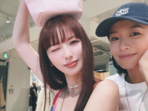 「このふたりは永遠」鈴木えみ、榮倉奈々との“えみなな”ショットに反響！ 「SEVENTEEN思い出す～」