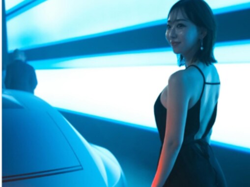 「購入されたんですか？」秋倉諒子、超高級車とのツーショットを披露！ 「未来から来たみたい」