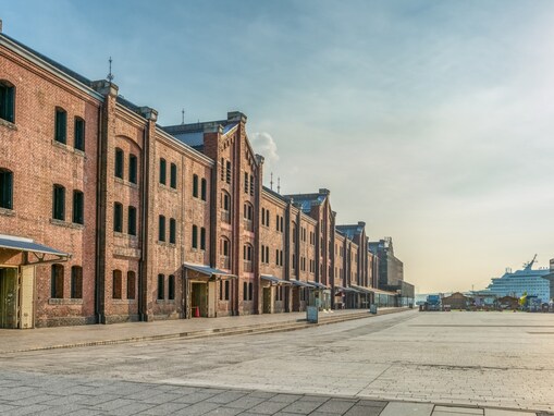 梅雨に行きたい「関東地方の絶景スポット」ランキング！ 「横浜赤レンガ倉庫」を抑えた1位は？