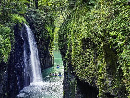 梅雨に行きたい「九州地方の絶景スポット」ランキング！ 2位は宮崎県の「高千穂峡」、1位は？