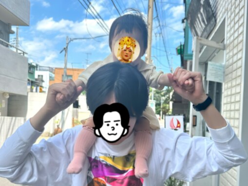 「顔隠したら盛れ」バービーのイケメン夫、娘と“親睦を深める”姿公開「より一層意思疎通ができるように」