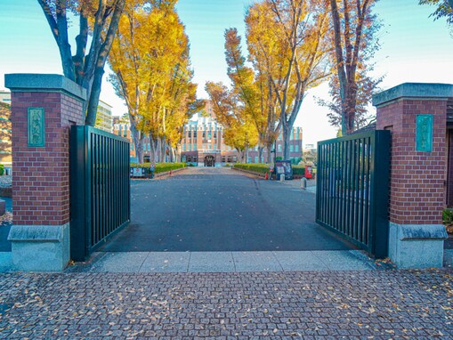 私立大学群「成成明学」の中で最も子どもを進学させたい大学ランキング！ 2位「成蹊大学」、1位は？