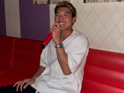 「何歌うのかなぁ」堂安律、日本でオフシーズンを満喫！ 「貴重なカラオケの姿」「歌声聞きたいよぉ」