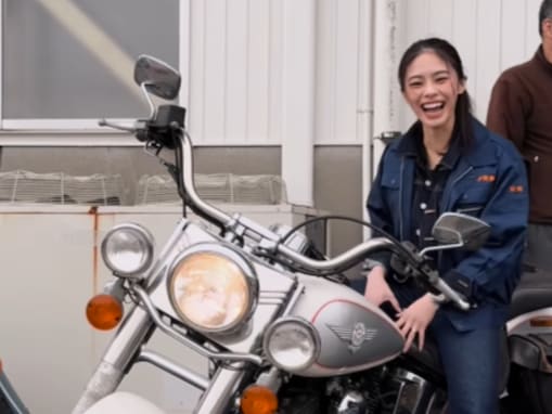 「長瀬智也と並んでほしい」安斉かれんの実妹・星来、大型バイクに乗る姿を披露！ 「イケメンすぎる」