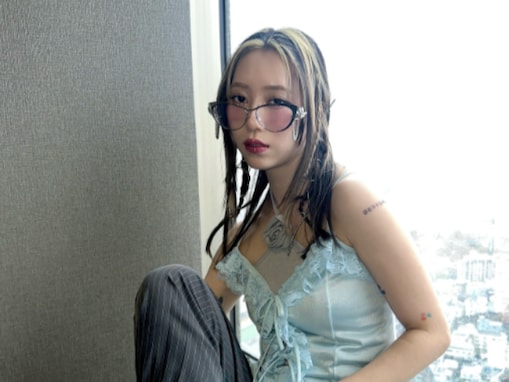 「ママに見えないんだけど何事!?」人気YouTuber、タトゥー際立つ姿に反響「可愛すぎて無理なんだが」