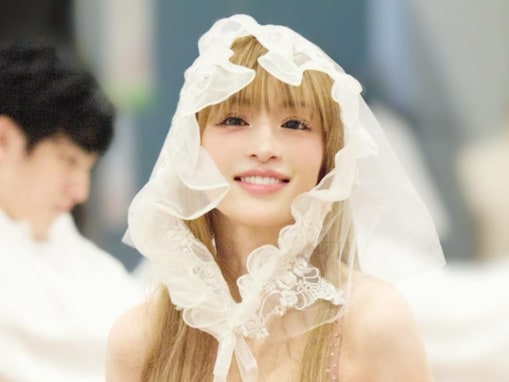 「後ろにイケメンも」浜崎あゆみ、純白ドレス姿に反響「見た瞬間やばって」「これは天使なのか赤ちゃんなのか」