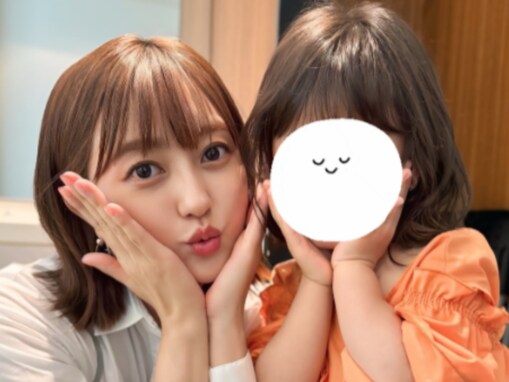 「仕草同じで可愛い～」菊地亜美、娘とのツーショット公開！ 「あみちゃんに似て可愛いんだろうなぁ」