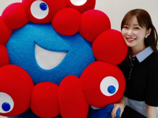 「めっちゃ顔デカい」指原莉乃、大阪万博でミャクミャクとの2ショット！ 「嬉し泣きで涙袋爆誕」「可愛い」