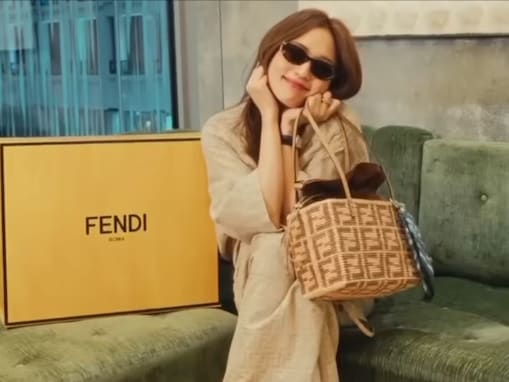 「とりあえず結婚しよか」川口春奈、FENDIからのプレゼントお披露目動画を公開！ 「仕草が全て可愛い過ぎる」