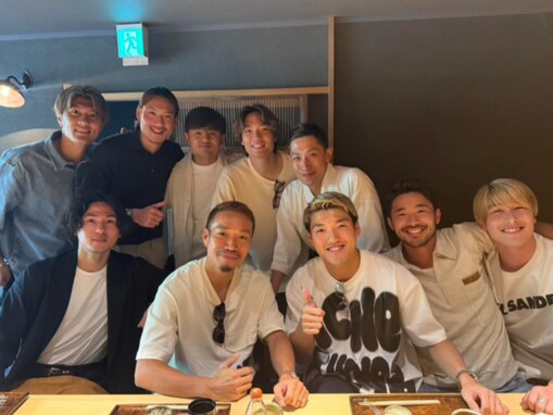 「メンバーエグすぎる」堂安律、“長友会”集合ショットに反響「最幸の景色」「みんないい顔してる」