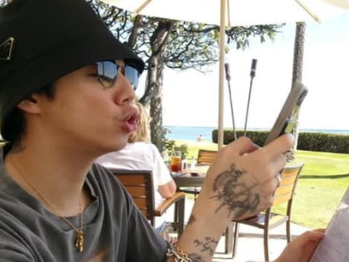 「新婚旅行！！！？」Hiro＆山本舞香、海外でのラブラブショット「何この可愛い夫婦！」「撮りあってんの素敵」