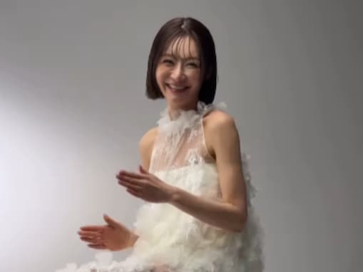 37歳で5人出産の宮崎麗果、美貌披露に「5人も産んだとは思えないプロポーション」「宇多田さんに似てる」反響