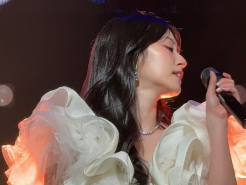 「女神ですか？」鈴木愛理、透け衣装で美くびれ披露！ 「美しすぎて理解が追いつきません」「ご来光みたい」