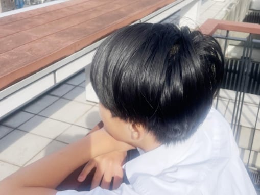 「珍しく私のそばに」市川團十郎、寄り添う息子の写真に大反響！ 「男子同士って感じでいい」