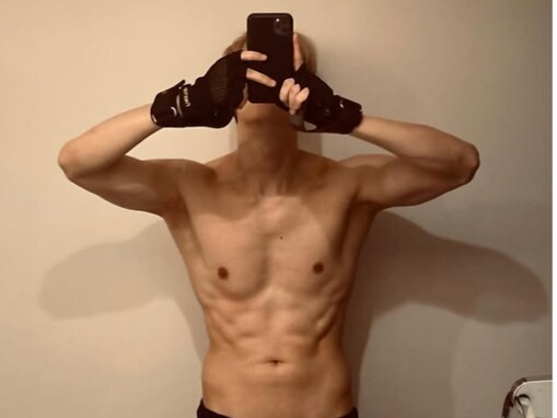 「彫刻ですか？」w-inds.橘慶太、ムキムキの肉体美を披露し「目の保養」「やり過ぎないでね」反響！