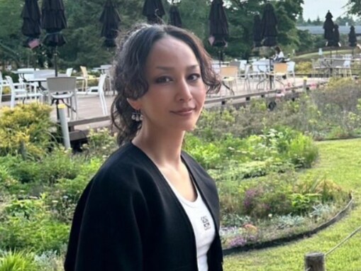 中島美嘉、プライベートの旅行へ！ 公開したオフの姿に「お美しい」「美嘉ちゃんが一番綺麗」反響