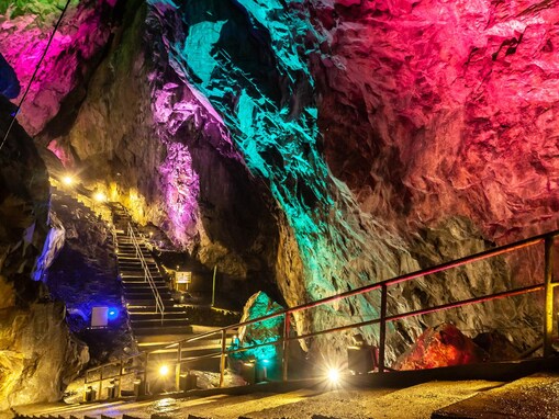 絶景だと思う「日本の洞窟」ランキング！ 同率2位は「日原鍾乳洞」「ガンガラーの谷」、1位は？