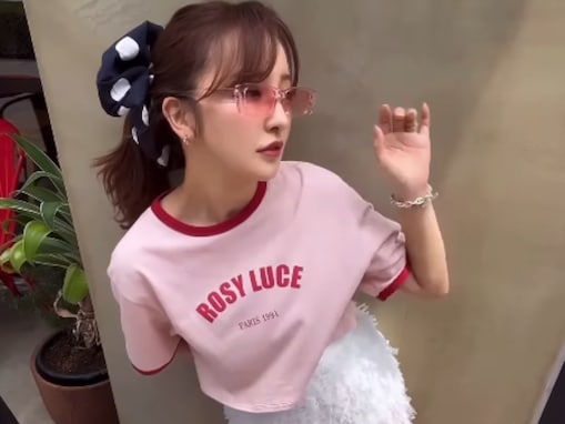 「産んだあとの体型には」板野友美、美脚を披露！ 「AKBに現役復帰しても、即センター」「きゅんです」