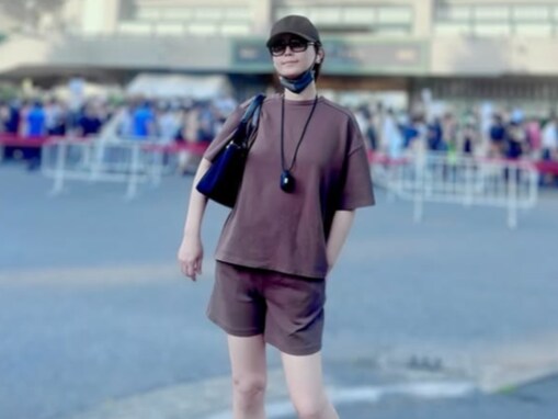 氷川きよし、ショーパンから美脚を披露！ 玉置浩二のライブを訪れ「熱い気持ちになりました」