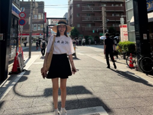 「46歳なんてこの世のバグ」矢田亜希子、ミニスカからほっそり美脚を披露！ 「まるで少女」