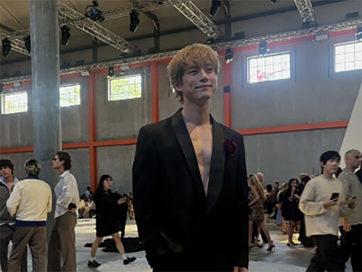 「心臓止まりそう」坂口健太郎、バキバキの胸筋ちら見せに「直視できない」「もはやアート」大反響！