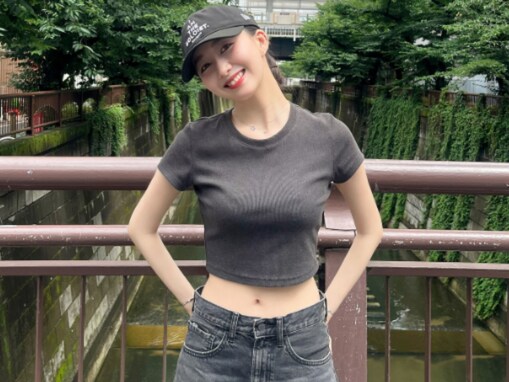 木村拓哉＆工藤静香の長女・Cocomi、Tシャツからへそ丸出しのレアショット！ 美ウエスト際立つ姿を披露