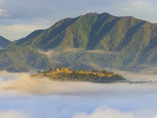 好き＆行ってみたい「兵庫県のパワースポット」ランキング！ 2位「竹田城跡」、1位は？