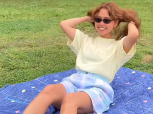 「りゅうちぇるが見える」peco、美脚際立つショーパン姿に反響！ 「フルハウスの世界観みたい」