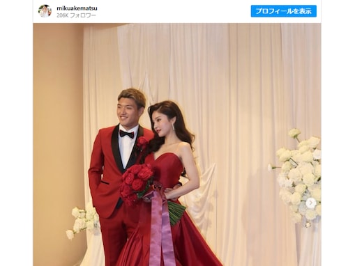 「こんな美しい新婦おる？」堂安律の美人妻、真紅のドレス姿を披露「可愛すぎてむり」「ヤバいっ！！綺麗すぎます」
