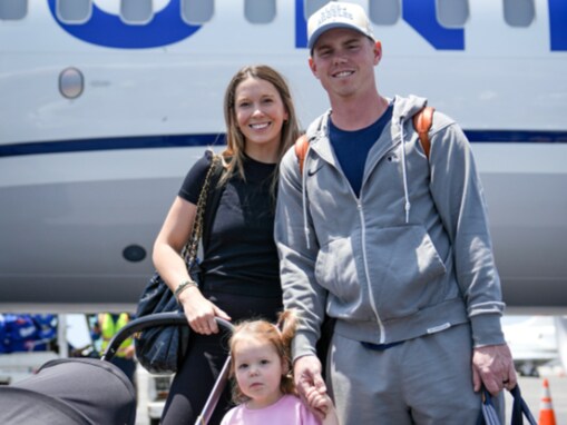 ドジャース夫人会、美人妻＆イケメン選手らの家族ショットを公開！ 「素敵な笑顔のファミリー」