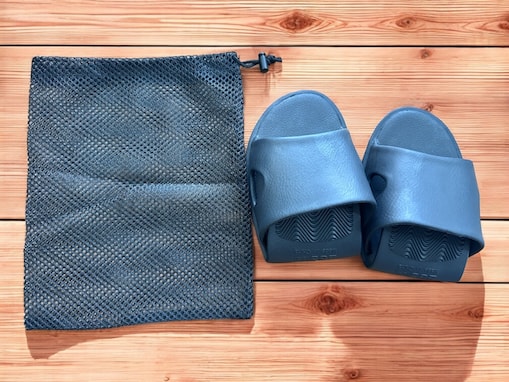 【3COINS】ありそうでなかった！「トラベル折りたたみスリッパ」は旅行好き必見の逸品