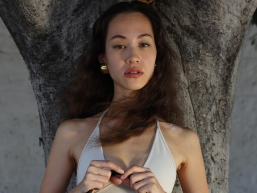 「プリンセスみたい」水原希子、美しい鎖骨際立つモデルショットに海外からも反響の声続々