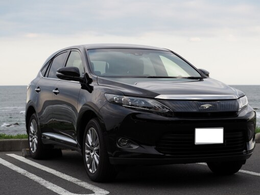 「男性が乗っていたら似合う」と思うトヨタの車ランキング！ 2位「ハリアー」、1位は？
