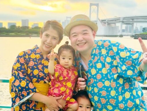 「みーんな美人さん」内山信二の妻、家族おそろいショットを披露！ 「素敵な家族すぎる」「可愛い」