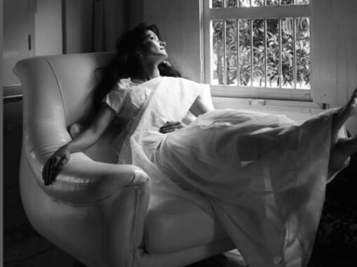 「やっぱり女神だ」ローラ、故郷・バングラデシュで美しい姿を披露！ 「どこに居ても絵になる」