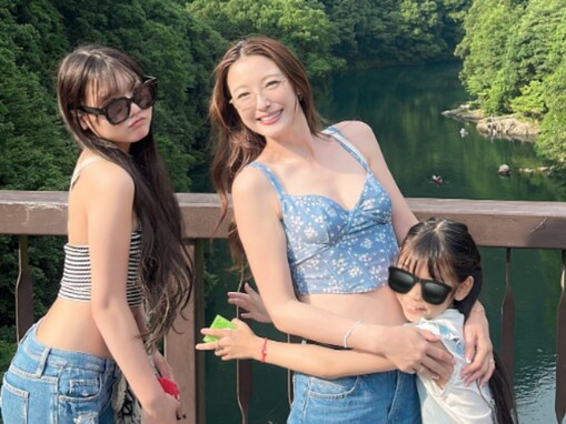 「スタイル良！」木下優樹菜、娘2人との“美人親子”ショット公開「三姉妹にしかみえない」「ミニ優樹菜化」