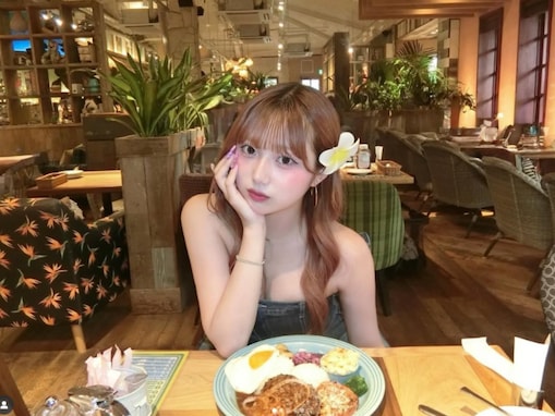 辻希美の長女・希空、ハワイアンでキュートな肩出しプライベート写真公開「コナズ珈琲だーいすき!!」