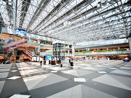 【2025年調査】「到着後すぐ旅行気分を味わえると思う空港」ランキング！ 2位「新千歳空港」、1位は？