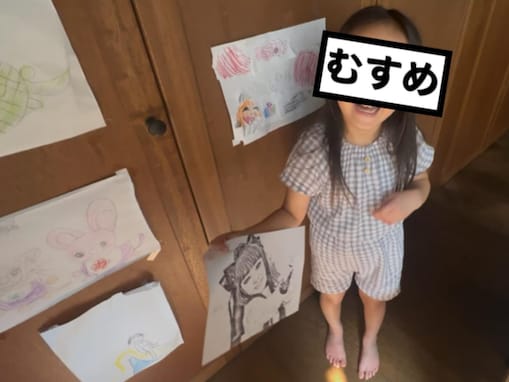 「チビミキティーにしか見えない」庄司智春、“気まずい笑顔”の次女を公開！ 「爆笑」「可愛いなぁ」