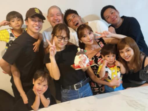 「凄いメンバーですね」平愛梨の自宅で鈴木奈々の誕生日を祝福「美バスト奈々さん　お誕生日おめでとう」