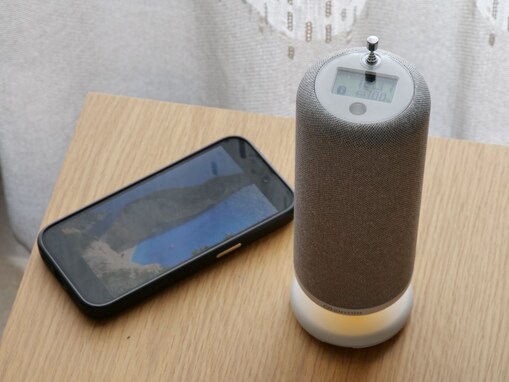 手回し充電付きで非常時も安心、さらに日常使いでも楽しめる高音質。柔らかな光のランタンも重宝する「CRANKSPEAKER」