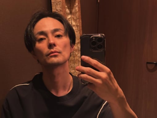 「相変わらず顔面国宝」大河俳優のイケメン自撮りショットに歓喜「男前すぎる」「え、かっこいいです」