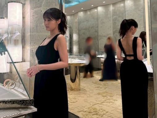 「本当に日々美しんだが何事??」有村架純、大胆背中見せの黒ドレス姿「カメラマンさんナイスアングル！」